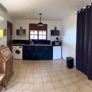 Ti Sucrier Jaune - Douceur Caraibe Vue Hébergement de vacances